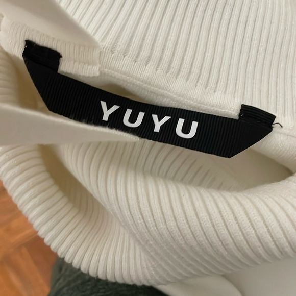 YUYU White Ribbed Knit Sweater - Picture 2 of 10